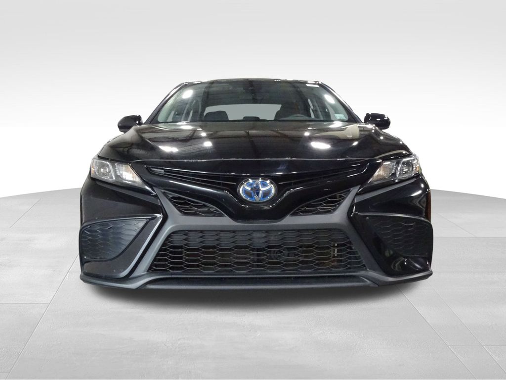 2021 Toyota Camry Hybrid SE photo 2