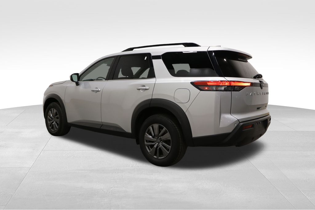 2024 Nissan Pathfinder SV photo 3