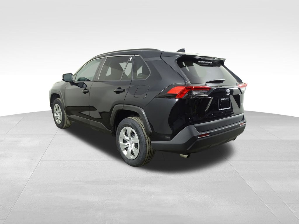 2021 Toyota RAV4 LE photo 2