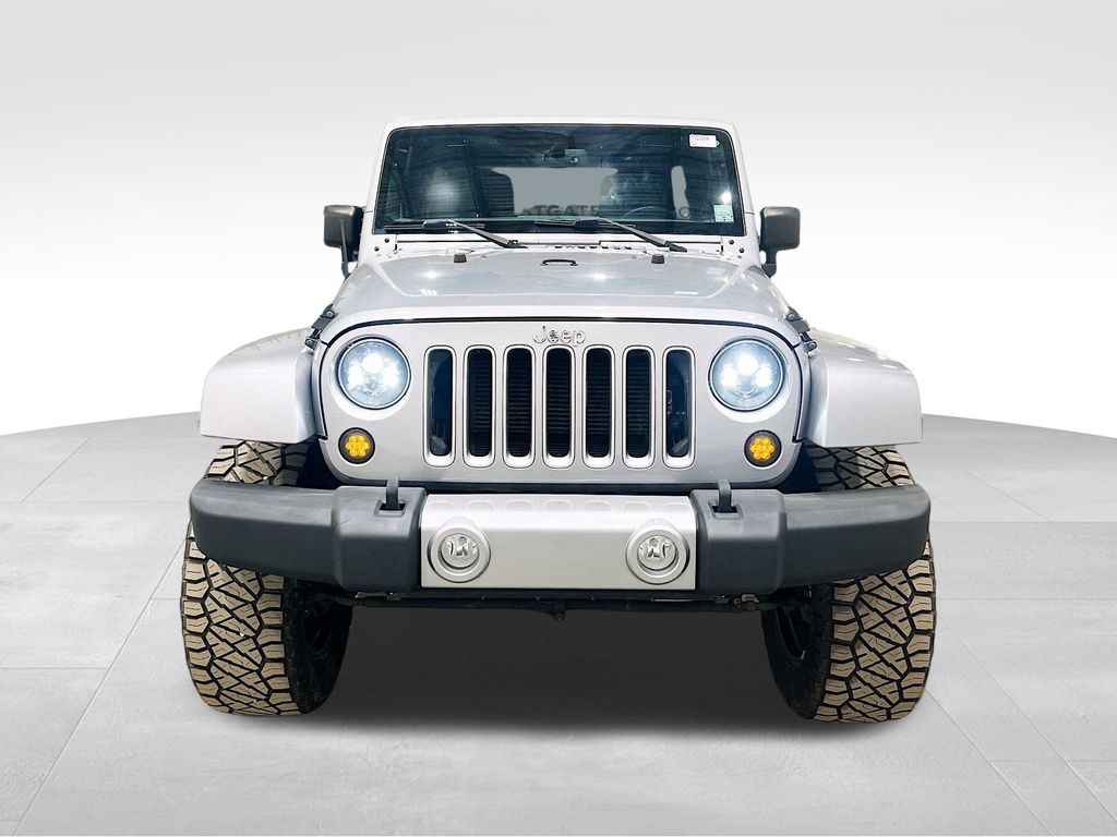 2016 Jeep Wrangler Unlimited Sahara photo 2