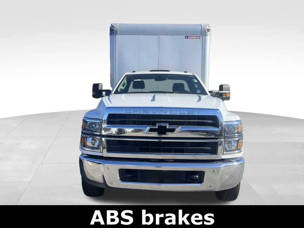 2019 Chevrolet Silverado 6500HD photo 2