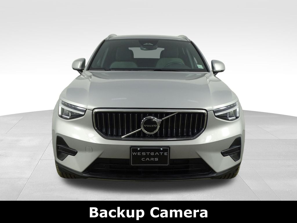 2025 Volvo XC40 Core photo 2