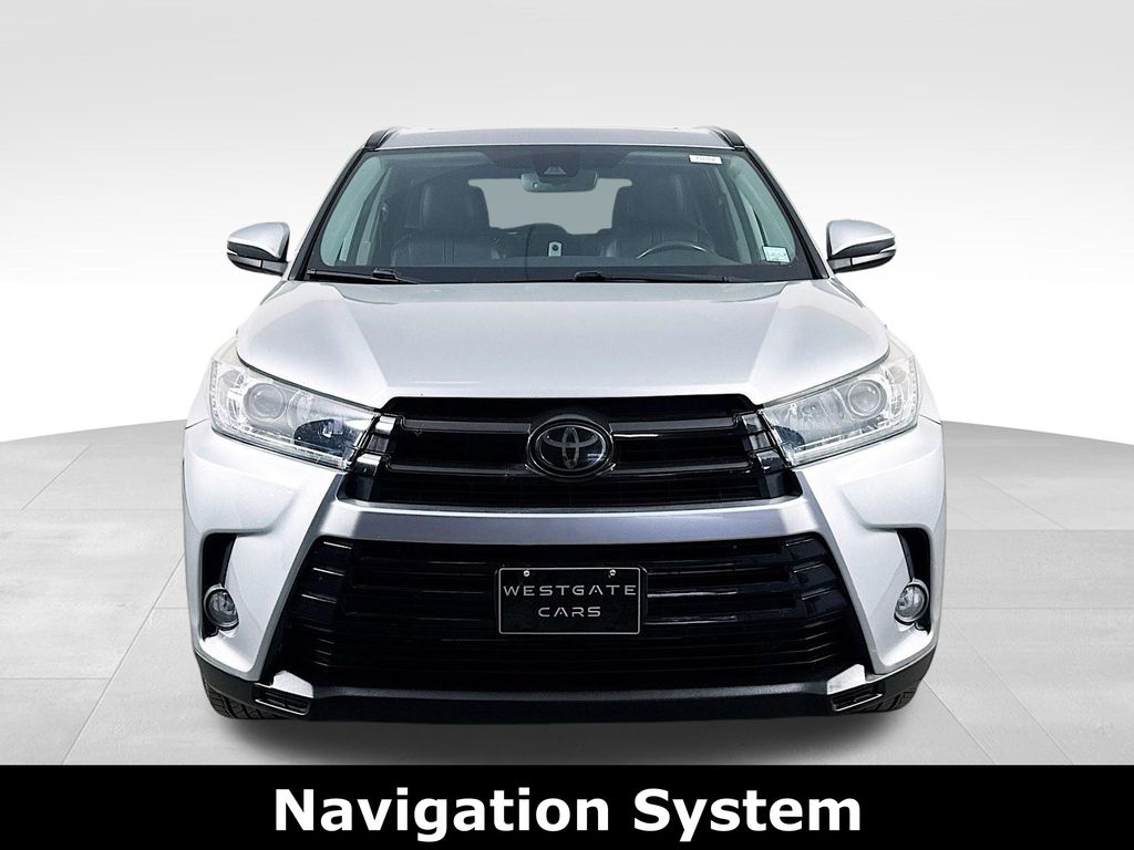 2018 Toyota Highlander SE photo 2