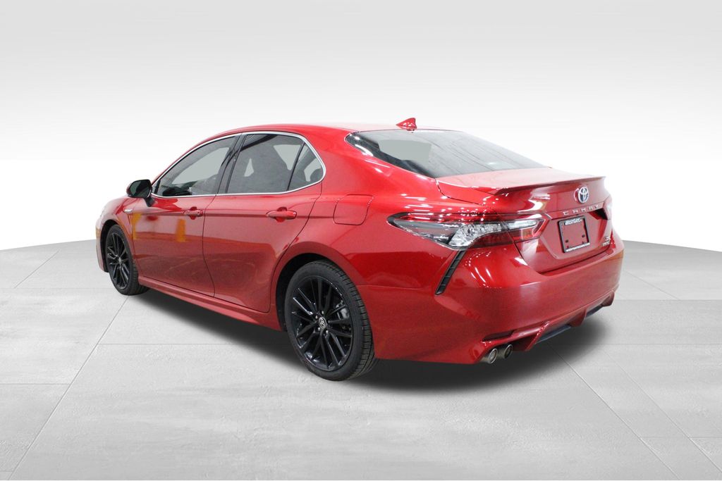 2021 Toyota Camry Hybrid XSE photo 3