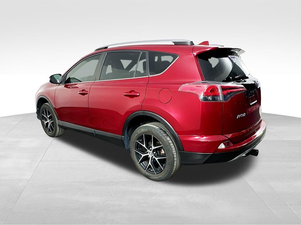 2018 Toyota RAV4 SE photo 4