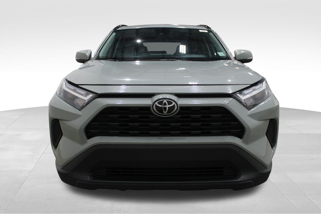 2023 Toyota RAV4 XLE photo 2