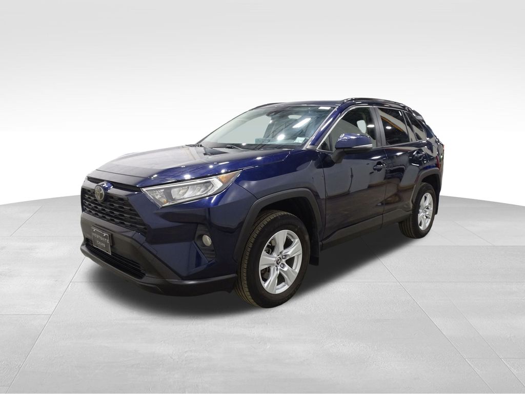2019 Toyota RAV4 XLE photo 3