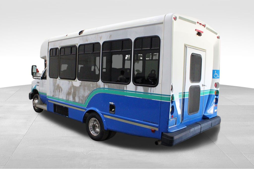 2015 Ford E-450 Cutaway photo 4
