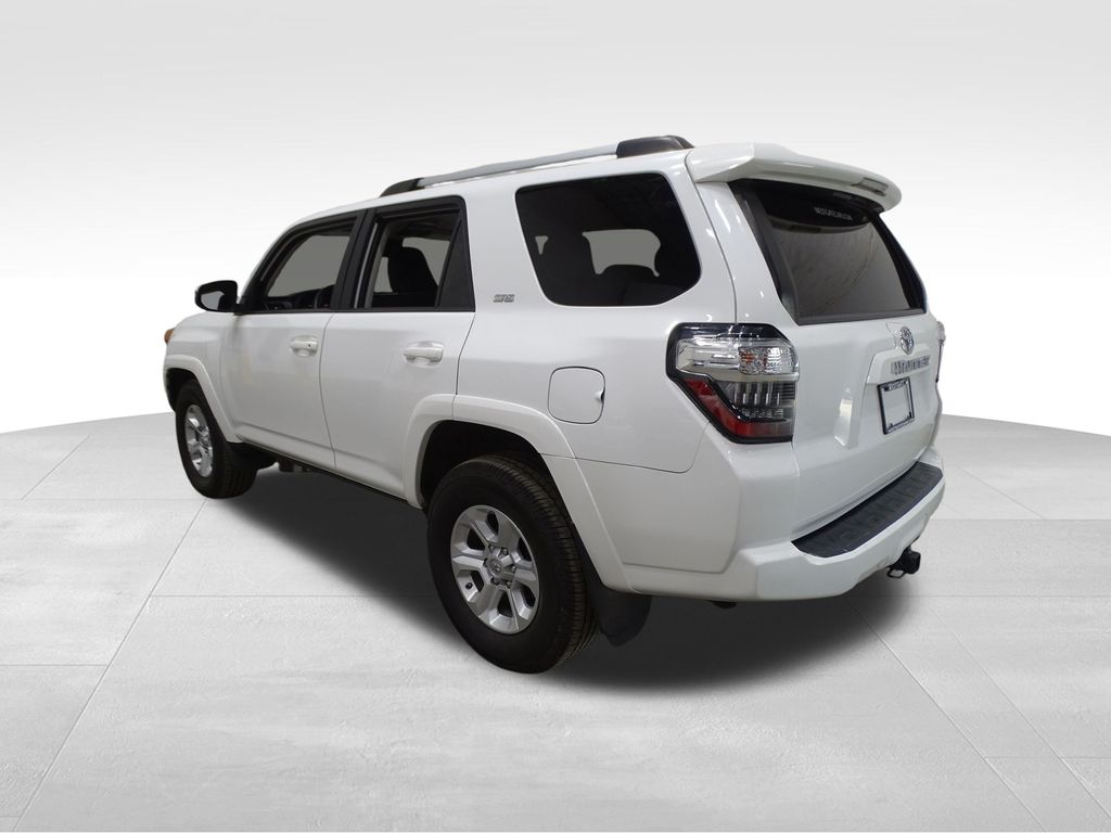 2021 Toyota 4Runner SR5 photo 3