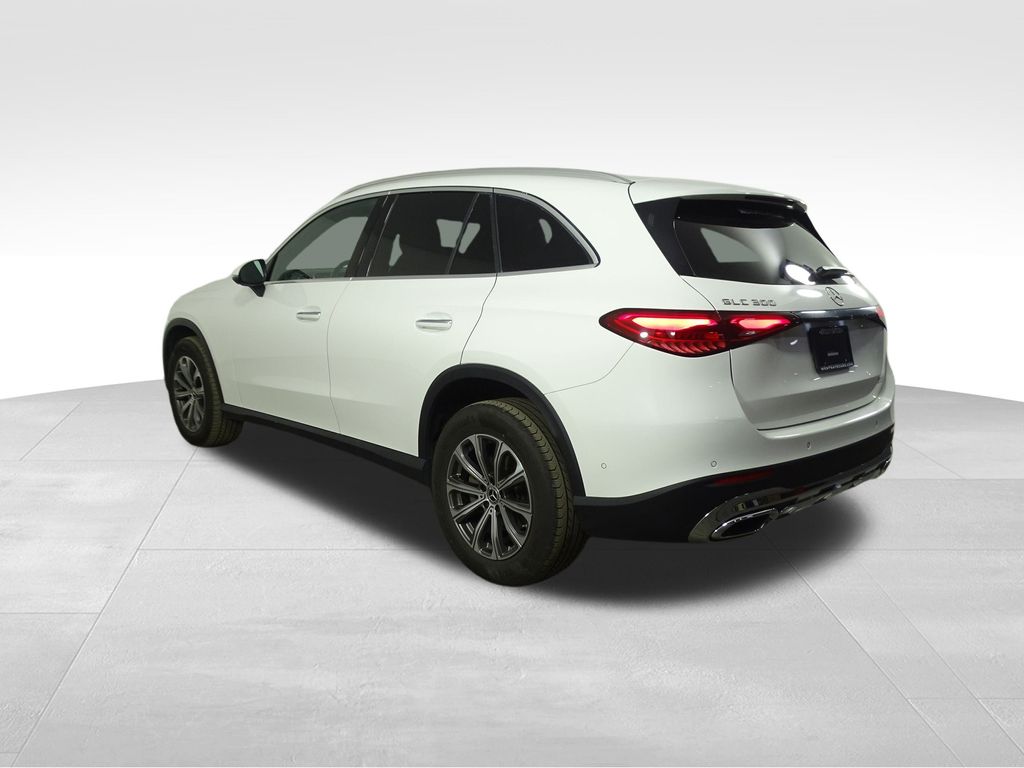 2024 Mercedes Benz GLC 300 photo 3