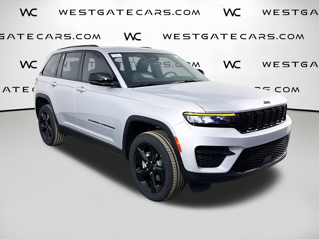 2025 Jeep Grand Cherokee Altitude's photo