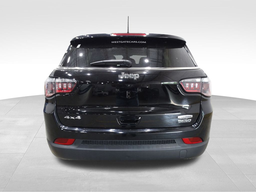 2022 Jeep Compass Latitude photo 4