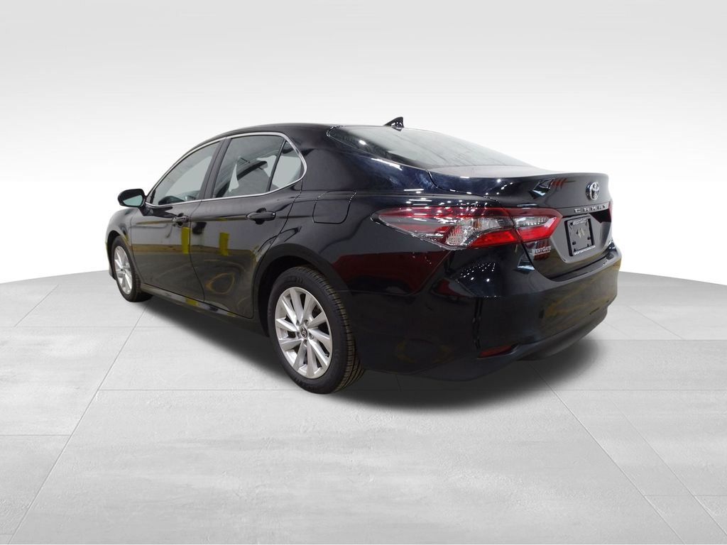 2023 Toyota Camry LE photo 3