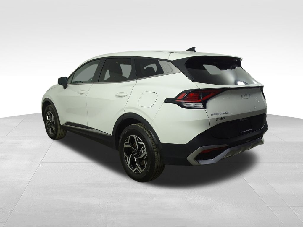 2024 Kia Sportage LX photo 3