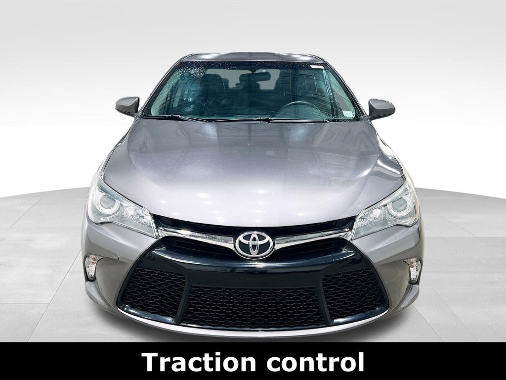 2017 Toyota Camry SE photo 3