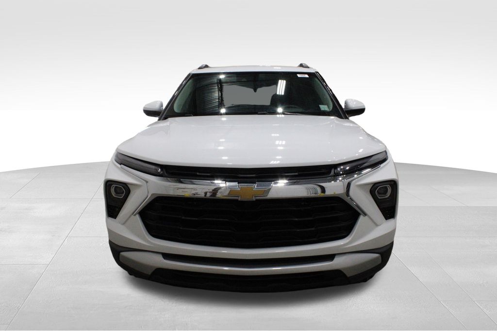 2024 Chevrolet Trailblazer LT photo 2