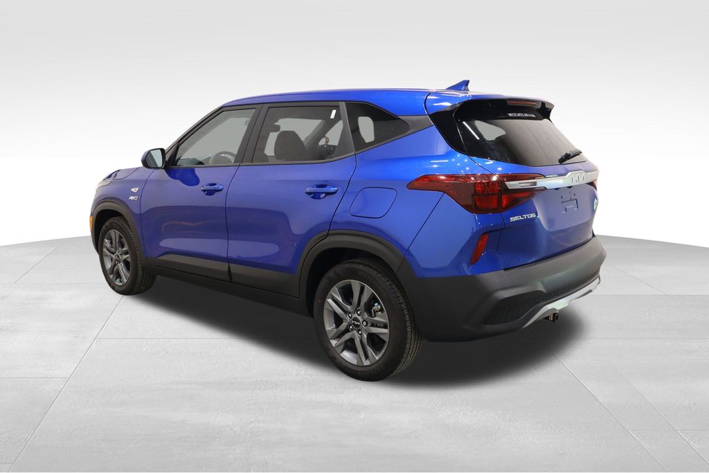 2023 Kia Seltos LX photo 3