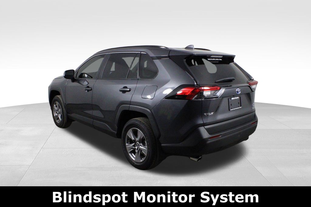 2024 Toyota RAV4 Hybrid XLE photo 2