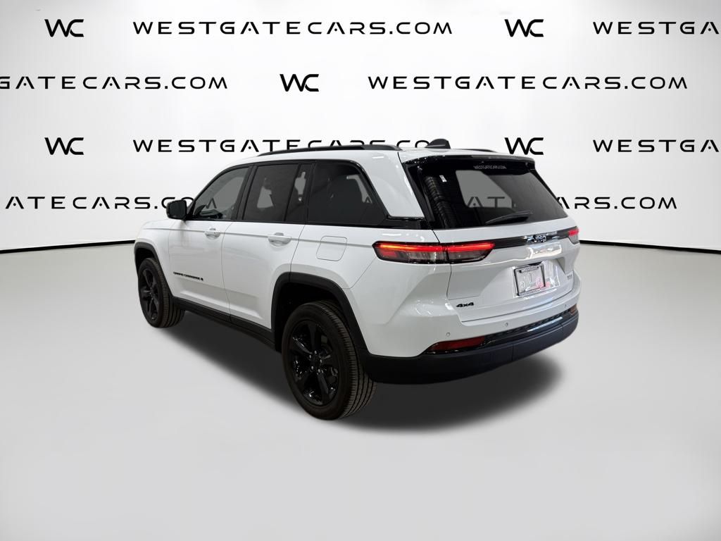 2023 Jeep Grand Cherokee Altitude photo 3
