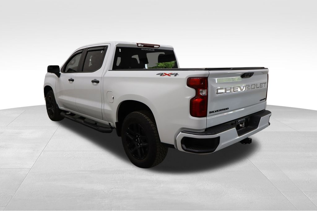 2024 Chevrolet Silverado 1500 Custom photo 3