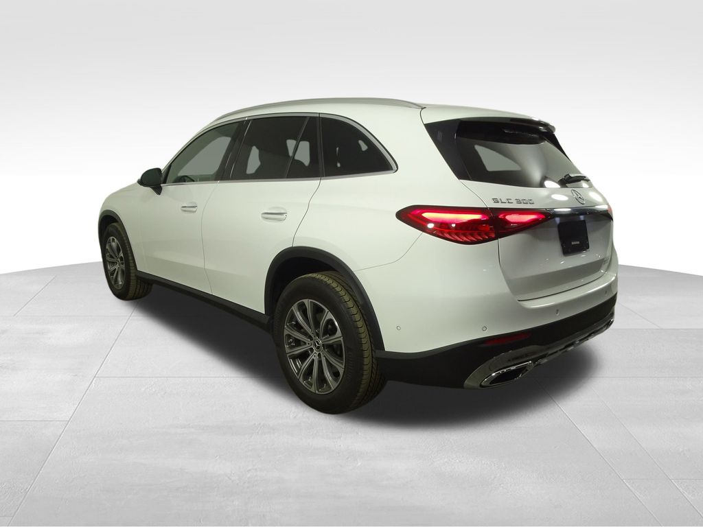 2024 Mercedes Benz GLC 300 photo 2