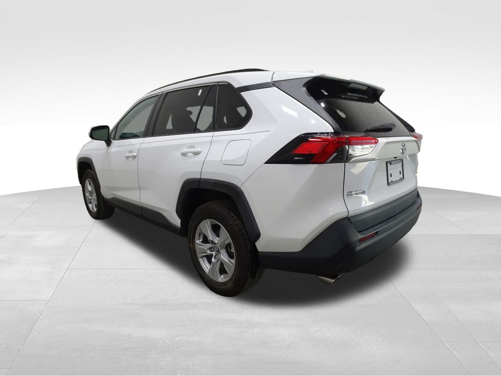 2019 Toyota RAV4 XLE photo 3