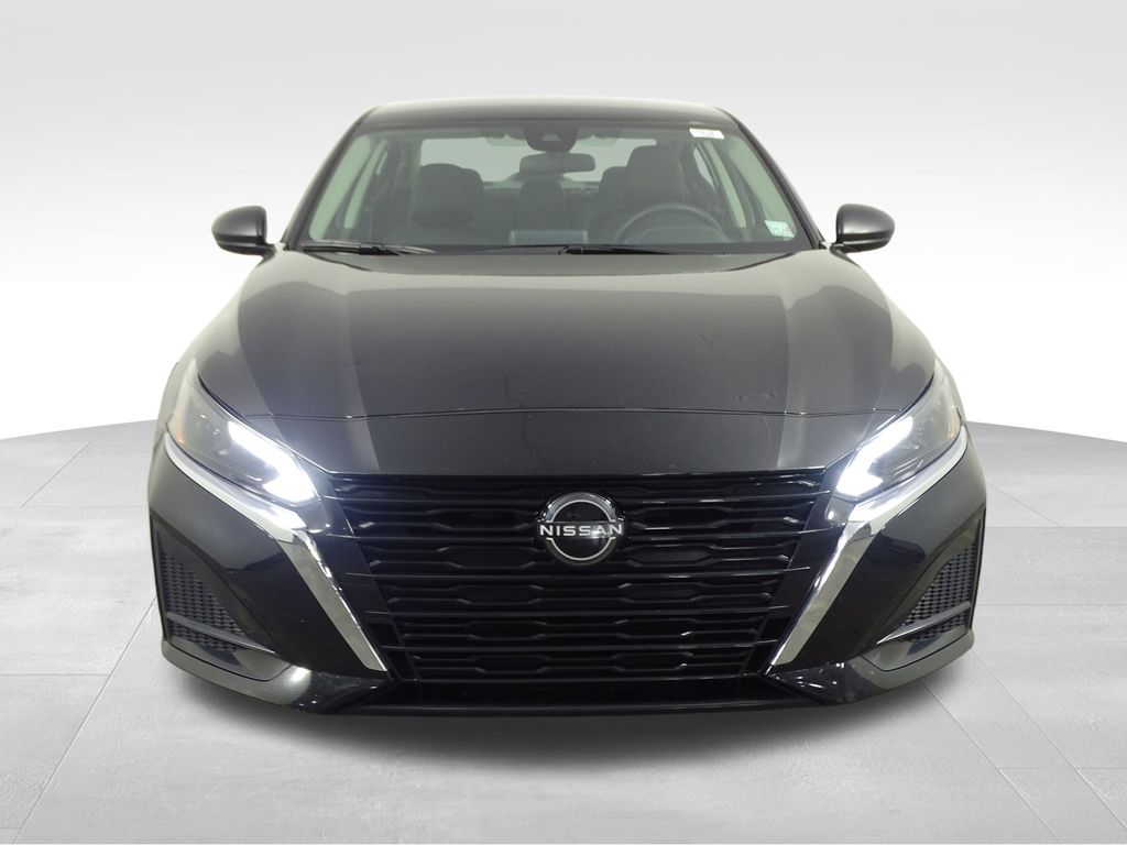 2024 Nissan Altima 2.5 SV photo 2