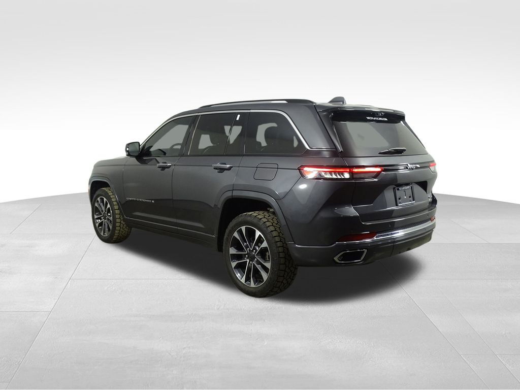 2022 Jeep Grand Cherokee Overland photo 2