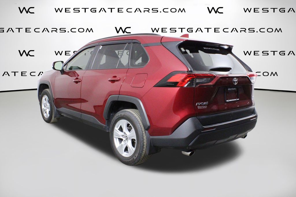 2019 Toyota RAV4 XLE photo 3