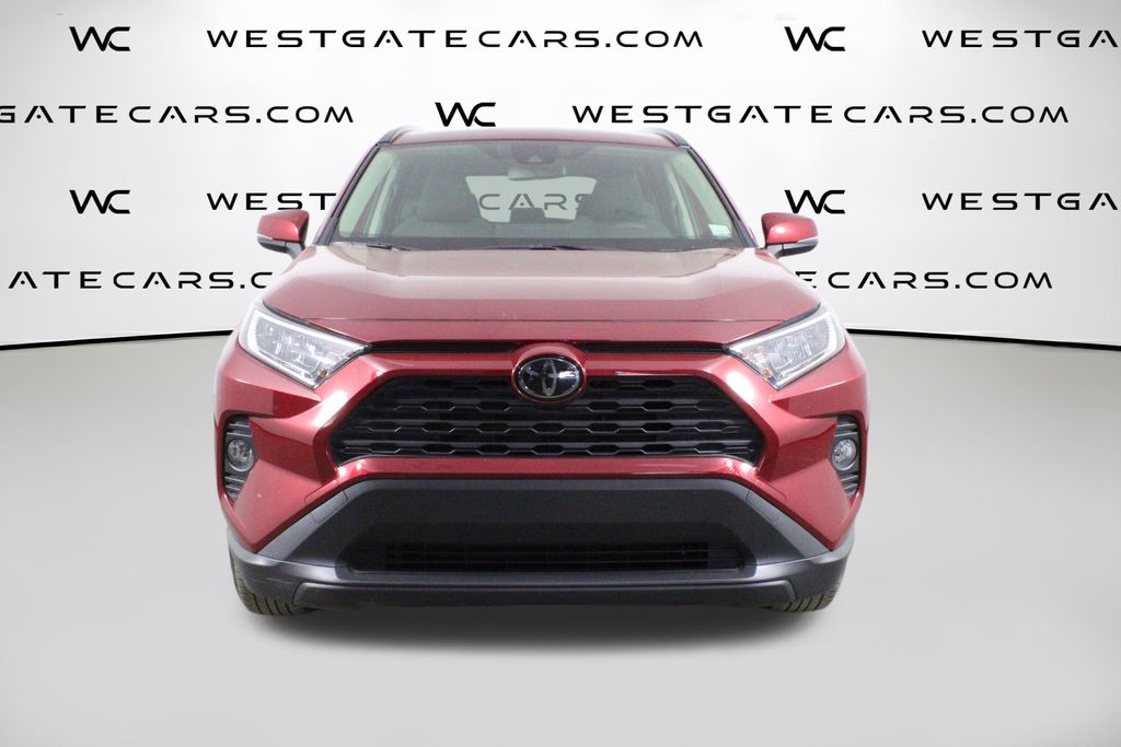2019 Toyota RAV4 XLE photo 2