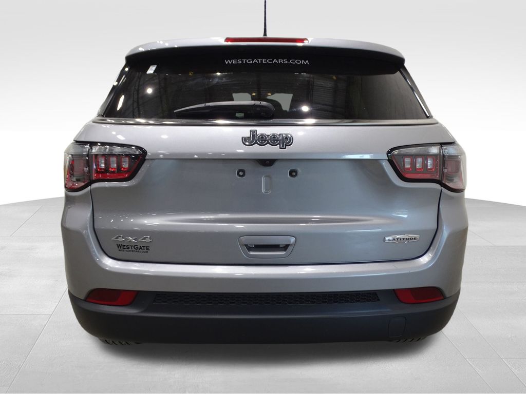 2022 Jeep Compass Latitude photo 4