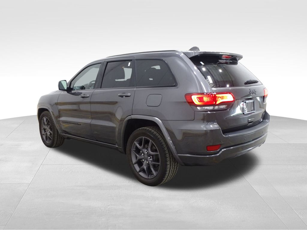 2021 Jeep Grand Cherokee Anniversary Edition photo 3