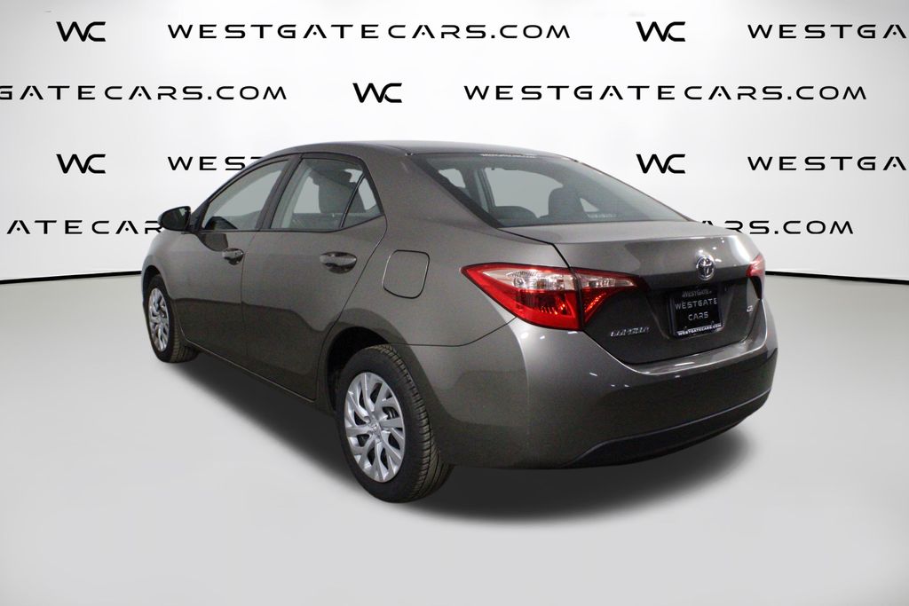 2017 Toyota Corolla LE photo 3