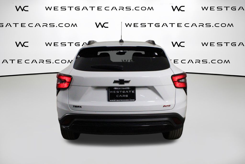 2024 Chevrolet Trax photo 2