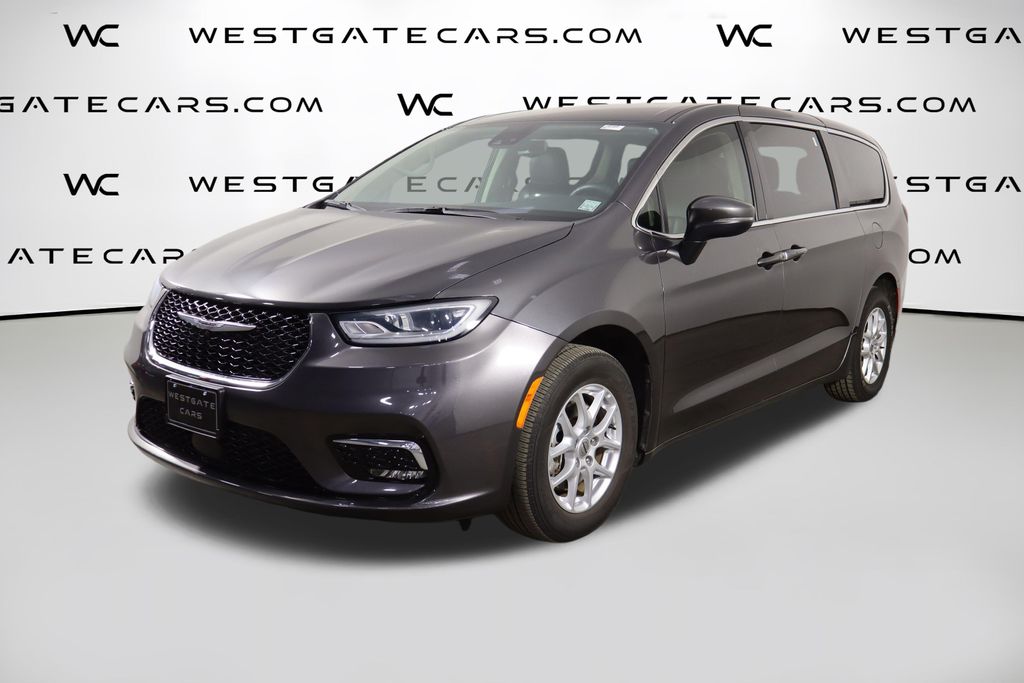 2023 Chrysler Pacifica Touring L's photo
