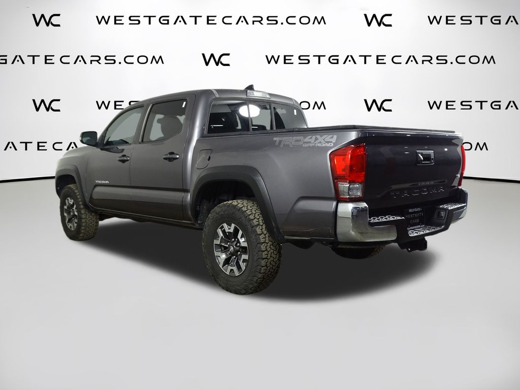 2016 Toyota Tacoma TRD Sport photo 3