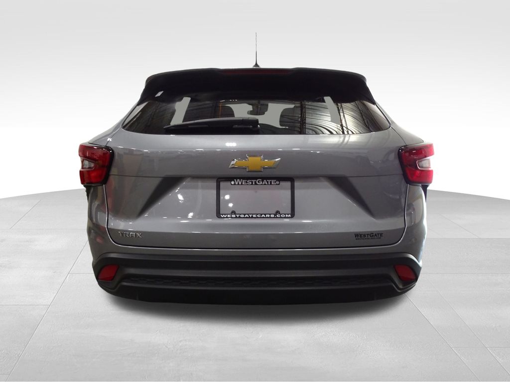 2024 Chevrolet Trax LS photo 4