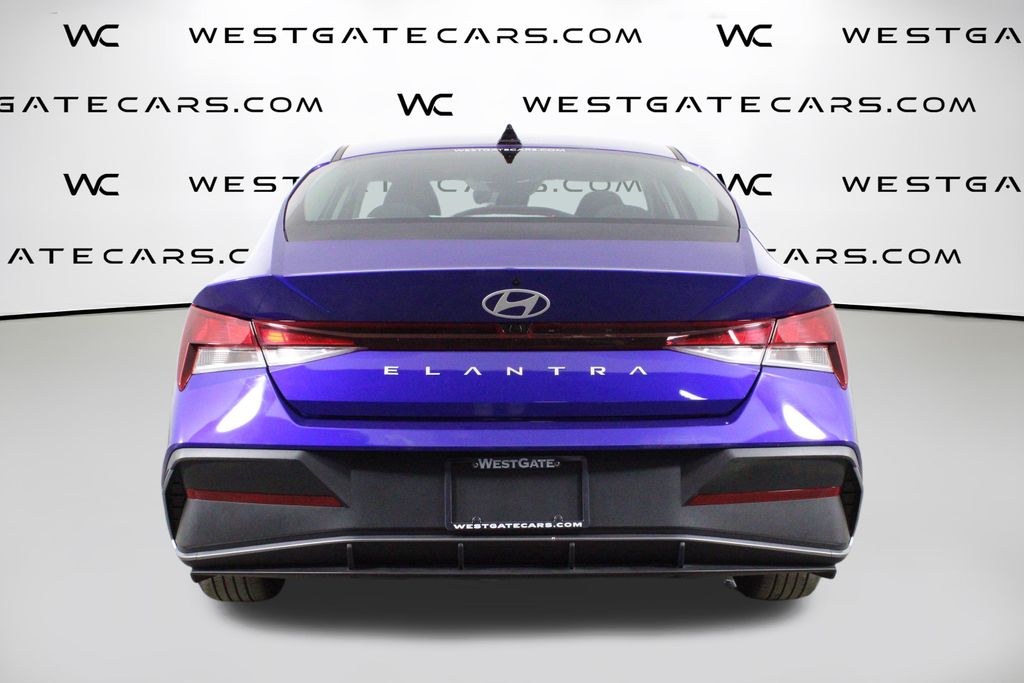 2024 Hyundai Elantra SEL photo 4