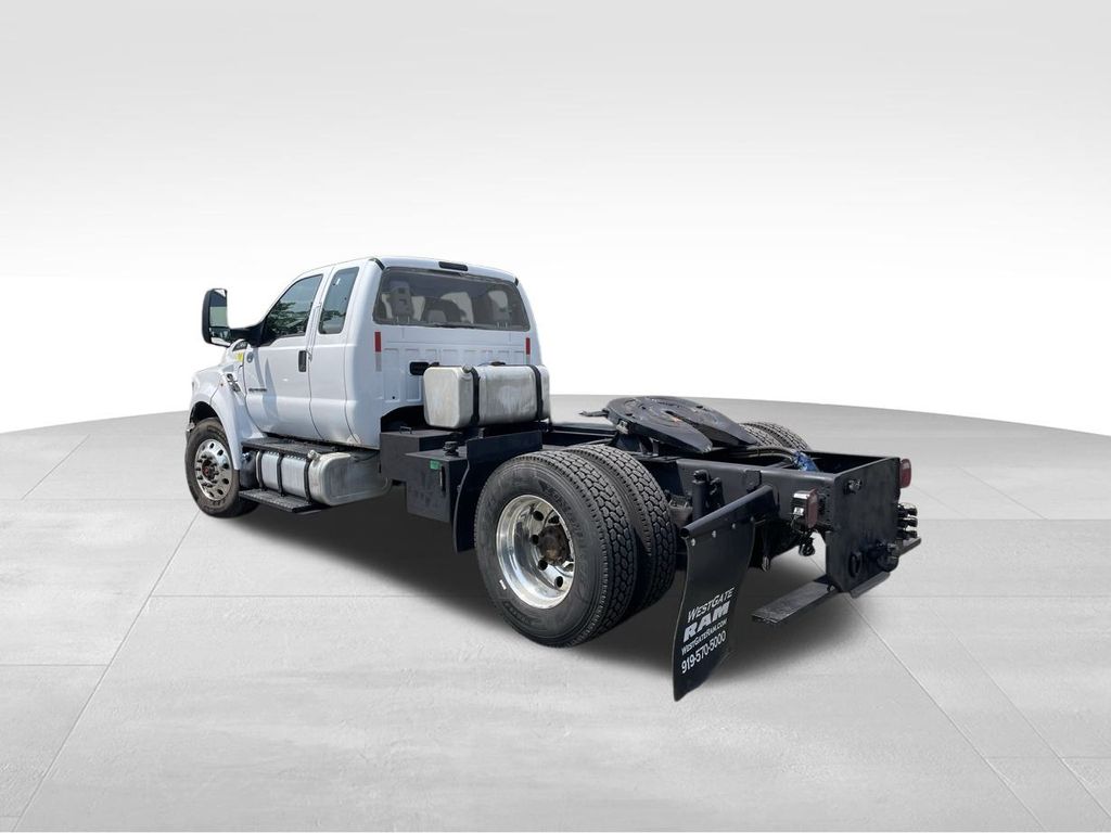 2019 Ford F-750 Base SuperCab photo 4