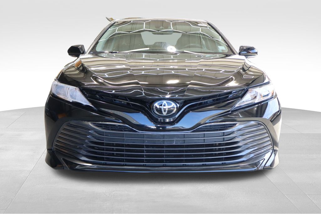 2020 Toyota Camry LE photo 2