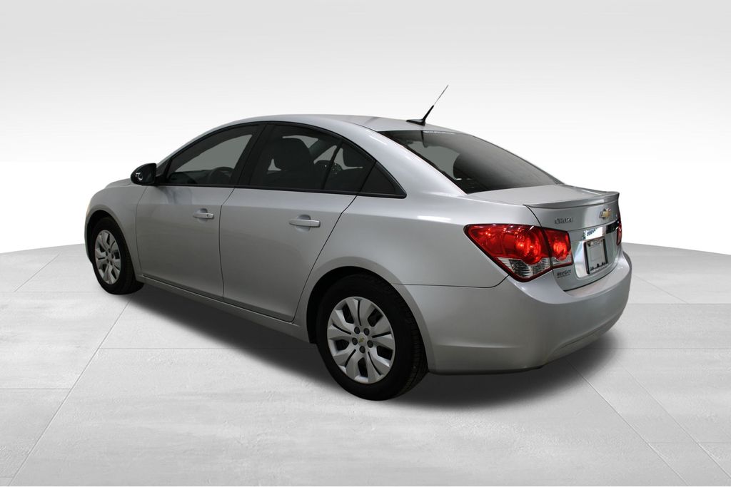 2014 Chevrolet Cruze LS photo 3