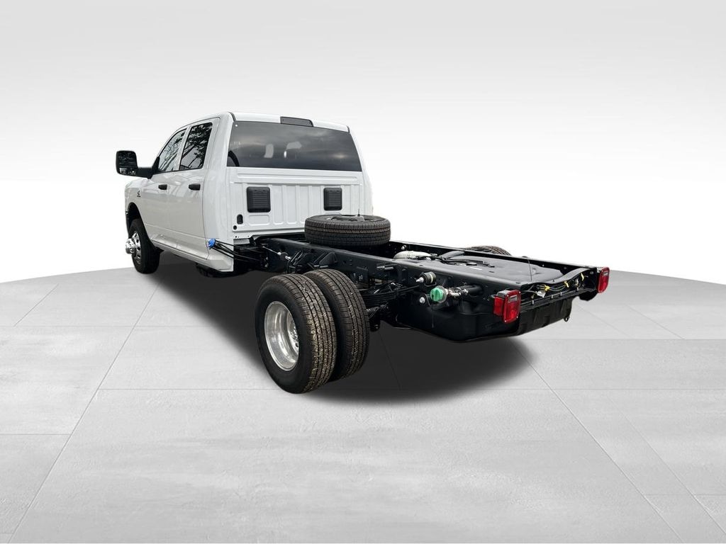 New 2025 Ram 3500 3500 TRADESMAN CREW CAB CHASSIS 4X4 60' CA Pickup