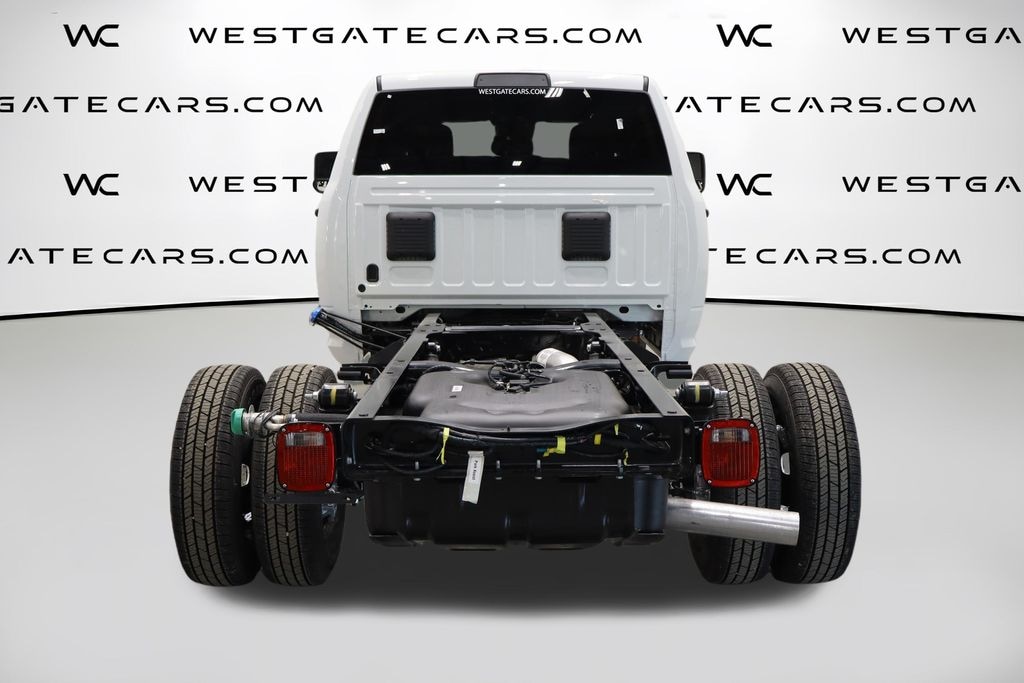 New 2026 Ram 3500 TRADESMAN CREW 4X4 60' CA Pickup