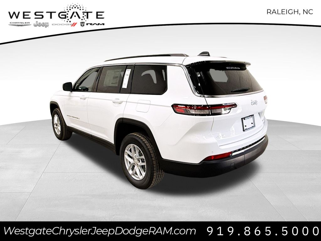 2025 Jeep Grand Cherokee Laredo photo 3