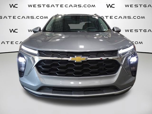2024 Chevrolet Trax LT photo 2