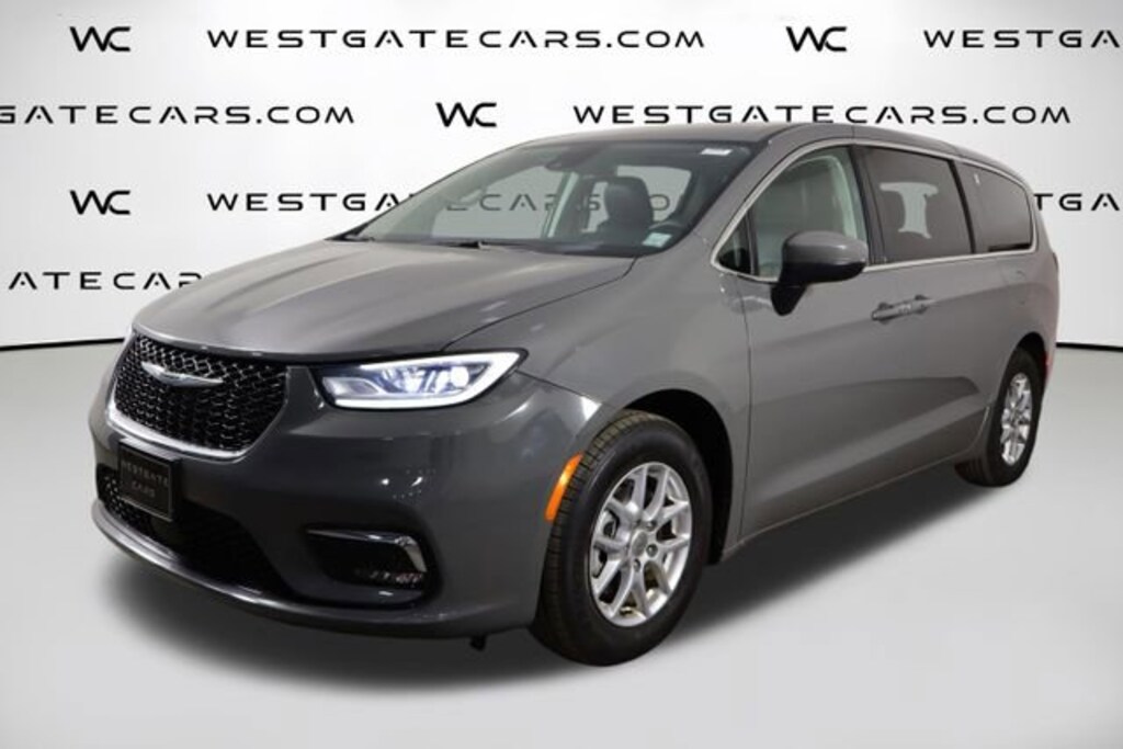 Used 2023 Chrysler Pacifica Touring L
