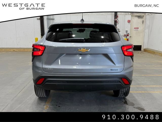 2025 Chevrolet Trax LS photo 4