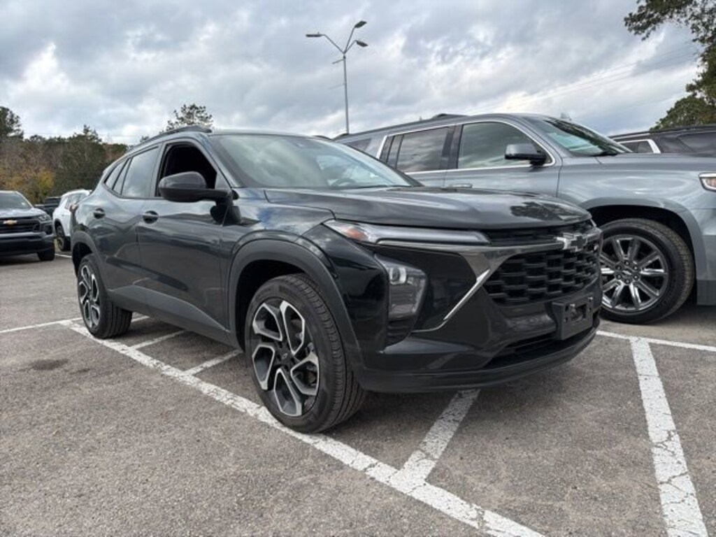 Used 2025 Chevrolet Trax 2RS SUV