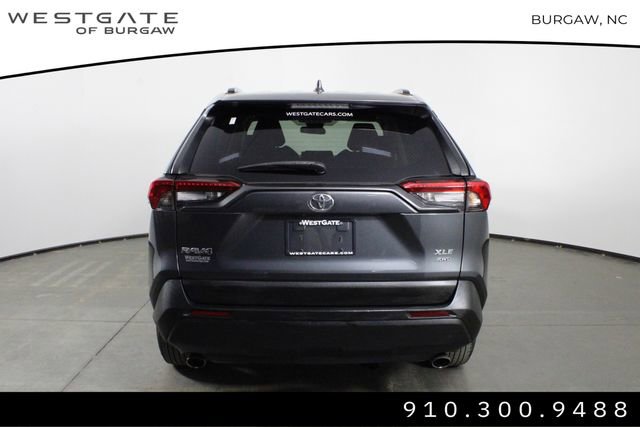 2020 Toyota RAV4 XLE photo 3
