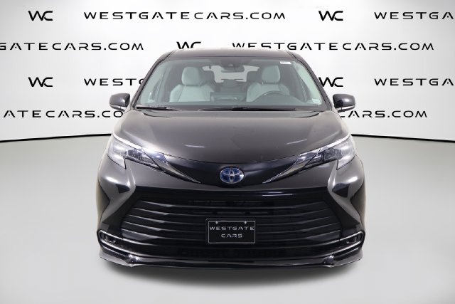 Used 2025 Toyota Sienna LE 8 Passenger Van Passenger Van